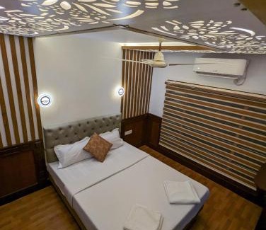 Kumarakom Boat Rental | Grand Villa Houseboat