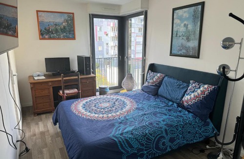 Universite House | Grande chambre 14 m2 avec salle de bain privative à Nanterre Préfecture proche La Défense Aréna Campus SNCF et Paris