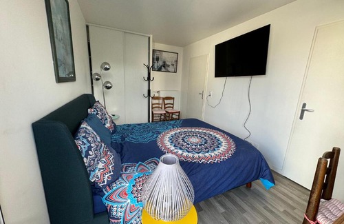 Universite House | Grande chambre 14 m2 avec salle de bain privative à Nanterre Préfecture proche La Défense Aréna Campus SNCF et Paris