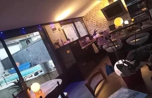 Chef-Boutonne Bed & Breakfast | Grande chambre de 32M2 avec dressing