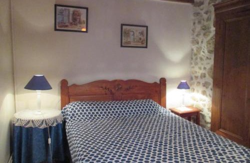 Marcillat-en-Combraille House | Grande maison en pierres avec jardin clos, proche des stations thermales et des Volcans d'Auvergne - FR-1-489-198