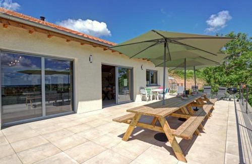 Sail-les-Bains House | Grande maison rénovée avec piscine chauffée, salle de jeux, pour 14 pers. à Sail-les-Bains - FR-1-496-301