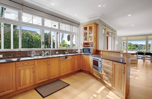 Greenlane House | Grande Vista 5Br Manor with Pool & Mt Eden Views