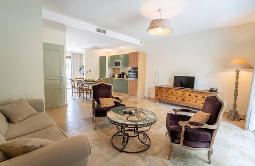 La Redorte Villa | Grande Villa Avec Piscine et Jardin Privé