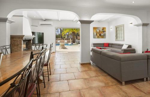 Puget-sur-Argens Villa | Grande Villa entre Cannes St Tropez