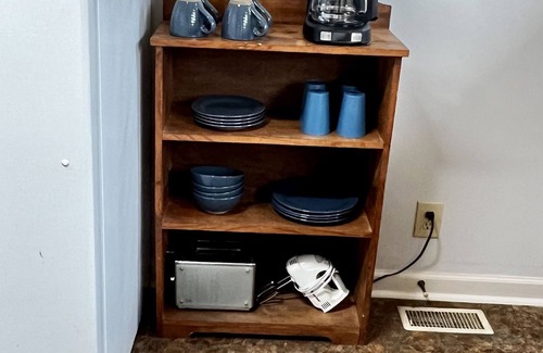 Madisonville Cottage | Grandpa's Comfy Cottage