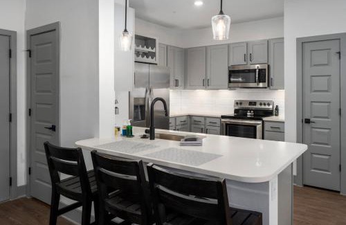 Crestline Heights Apartment | Grandview Med Ctr Shops & Restaurants