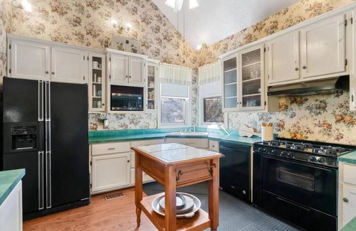 Bonham House | Granny Lou’s Attic at Four Winds