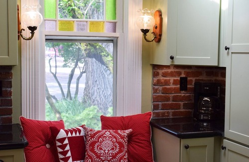 La Grande House | Granny's Farmhouse is a historic 1895 Victorian located on a working farm.