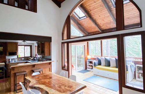 Cedar Ridge House | Grass Valley Treehouse Retreat near the Yuba River