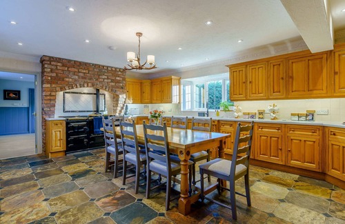 Largs House | Grassyards House - Six Bedroom House, Sleeps 12