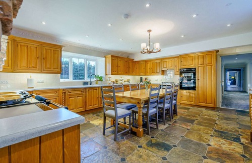 Largs House | Grassyards House - Six Bedroom House, Sleeps 12