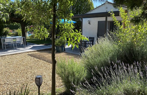 Montfrin House | Gray flamingo house