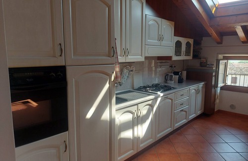 Caprino Veronese House | Graziosa Mansarda in Corte Privata