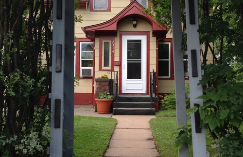 Duluth House | Great 2 bedroom home in an excellent location.