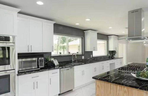 Iowa Colony House | Great 5 Bedroom Bungalow Sitting in 3 Acre Lot