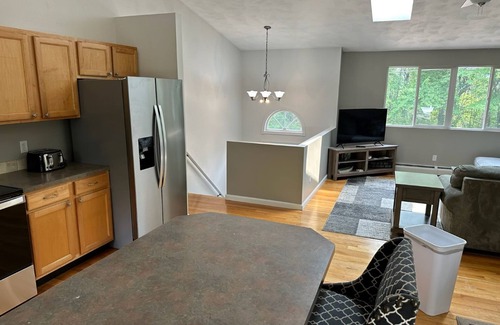 West Kingston House | Great 5 bedroom 3 bath home next to URI, Narragansett and Newport, sleeps 1-10
