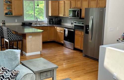 West Kingston House | Great 5 bedroom 3 bath home next to URI, Narragansett and Newport, sleeps 1-10