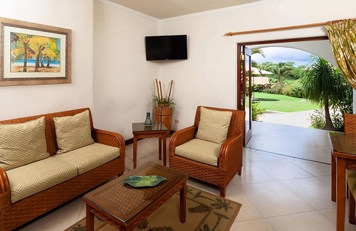 Maynards Hotel | Great Amenities! Full Kitchen, Onsite Pool, Parking! Close to Heywood Beach!