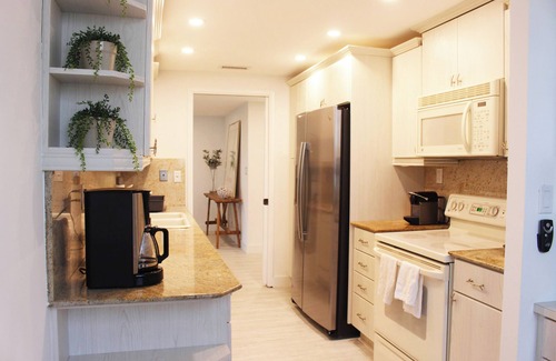 Key Biscayne Condo | Great Apartment on Key Biscayne, in an exclusive condo with private beach access