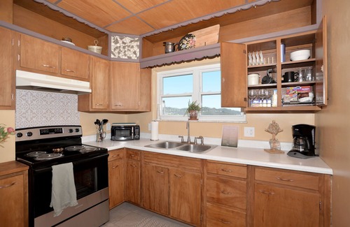 Pittsburgh Apartment | Great Apartment w/Views. Close to Hospitals and Attractions!