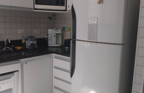 Pitangueiras Apartment | GREAT APARTMENT WITH AIR, BLOCK FROM PITANGUEIRAS BEACH