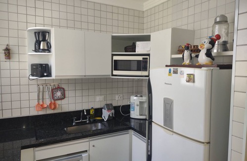 Pitangueiras Apartment | GREAT APARTMENT WITH AIR, BLOCK FROM PITANGUEIRAS BEACH