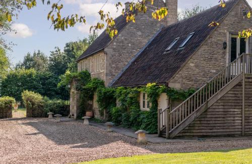 Bradford-on-Avon House | Great Ashley Farm Bed and Breakfast & Shepherds Huts