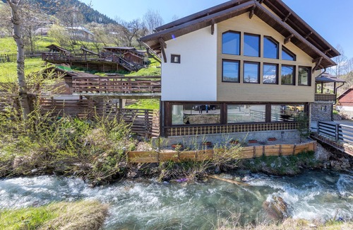 Moeciu de Sus Ski Chalet | Great base for outdoors at the foot of the Carpathians, the Bucegi Natural Park