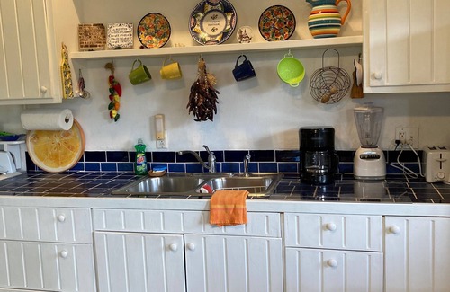 Lower Carolina Cottage | Great Breeze, Tesla Solar Storage, Airy, Open, Peaceful & Ideal 'Work From Home'