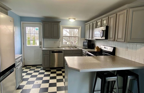 Newport East House | Great Cape House with Outdoor Living near the Beaches