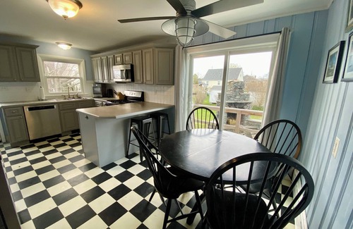 Newport East House | Great Cape House with Outdoor Living near the Beaches