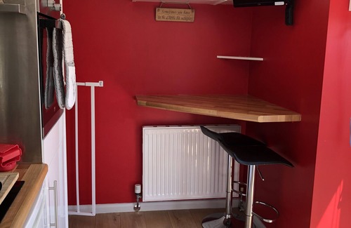 Truro Cottage | Great central location - 20 mins to coast - perfect for 2/4 people -dogs welcome