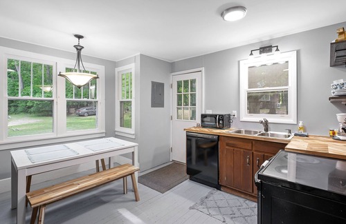 South Haven Cottage | Great cozy cottage with Lake Michigan beach access, nice large deck.
