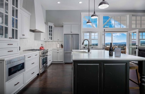 Yamhill House | Great Deals on Summer Stays!
