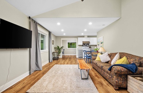 Newberg House | Great Deals on Summer Stays!