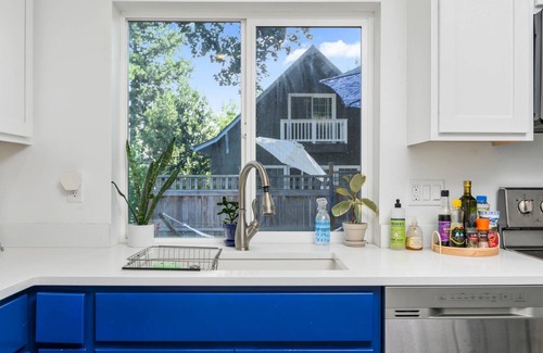 Sellwood-Moreland House | Great Deals on Summer Stays!