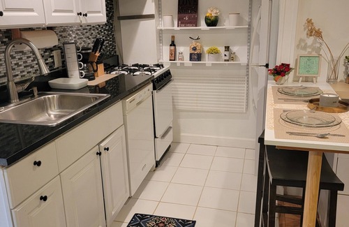 Del Ray House | Great Delray Alexandria SAFE! 2 blocks to metro, AC, WIFI, Close Airport, bars,
