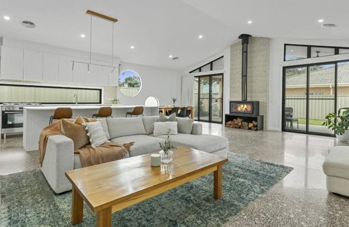 Marong House | Great entertainer on the outskirts of Bendigo. Family-friendly!