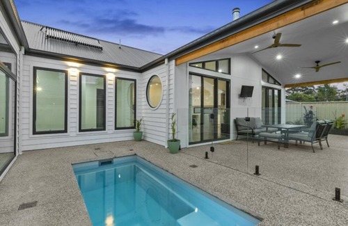 Marong House | Great entertainer on the outskirts of Bendigo. Family-friendly!