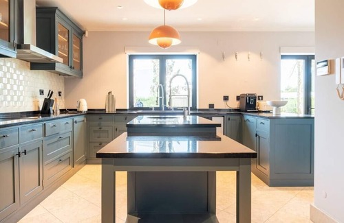 Cascais House | Great Family Villa w/Pool & garden daily cleaning