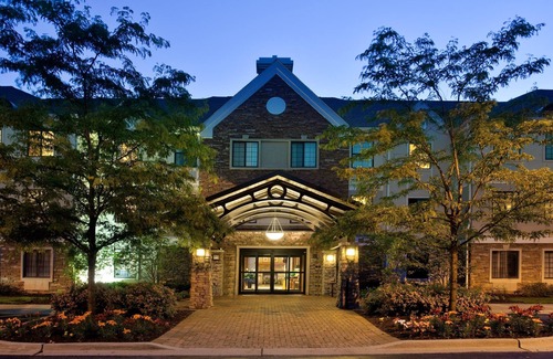 Half Day Condo | Great for Business Travel! Equipped King Suite with Pool Access + Free Breakfast