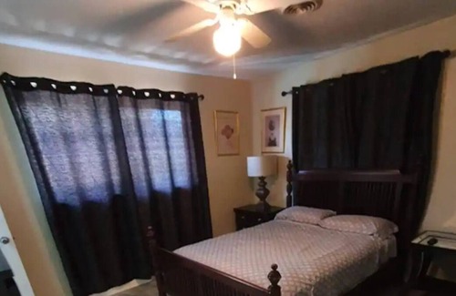 Park East House | Great For Corporate or Family Rentals, Private Pool, Central Location