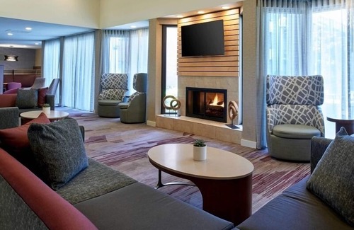Eden Prairie Resort | Great Getaway Spot! Unit w/Courtyard View, Pool, Pets are Allowed with Fee