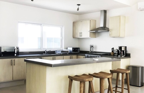 Libertad House | Great house, ocean view & walking distance to town