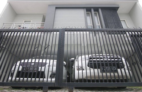Darmo House | Great location, 10 minutes Tunjungan Plaza