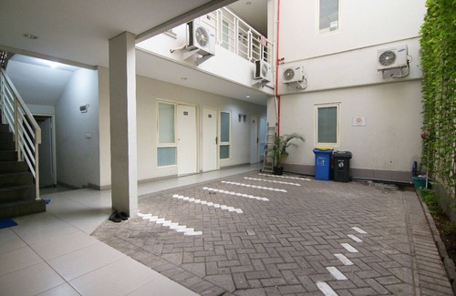 Darmo House | Great location, 10 minutes Tunjungan Plaza
