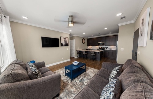 The Nations House | Great Location! 2 BR Condo! Minutes To Downtown