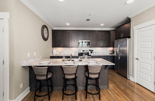 The Nations House | Great Location! 2 BR Condo! Minutes To Downtown