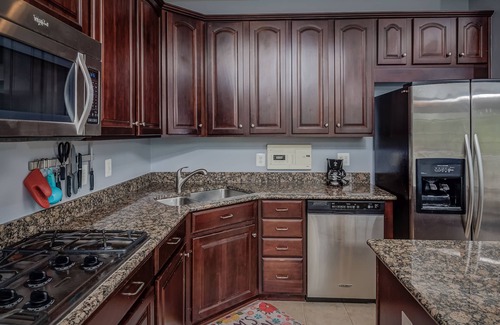 Lorton House | Great Location End unite luxury 3 level townhouse. 2 car Garage,